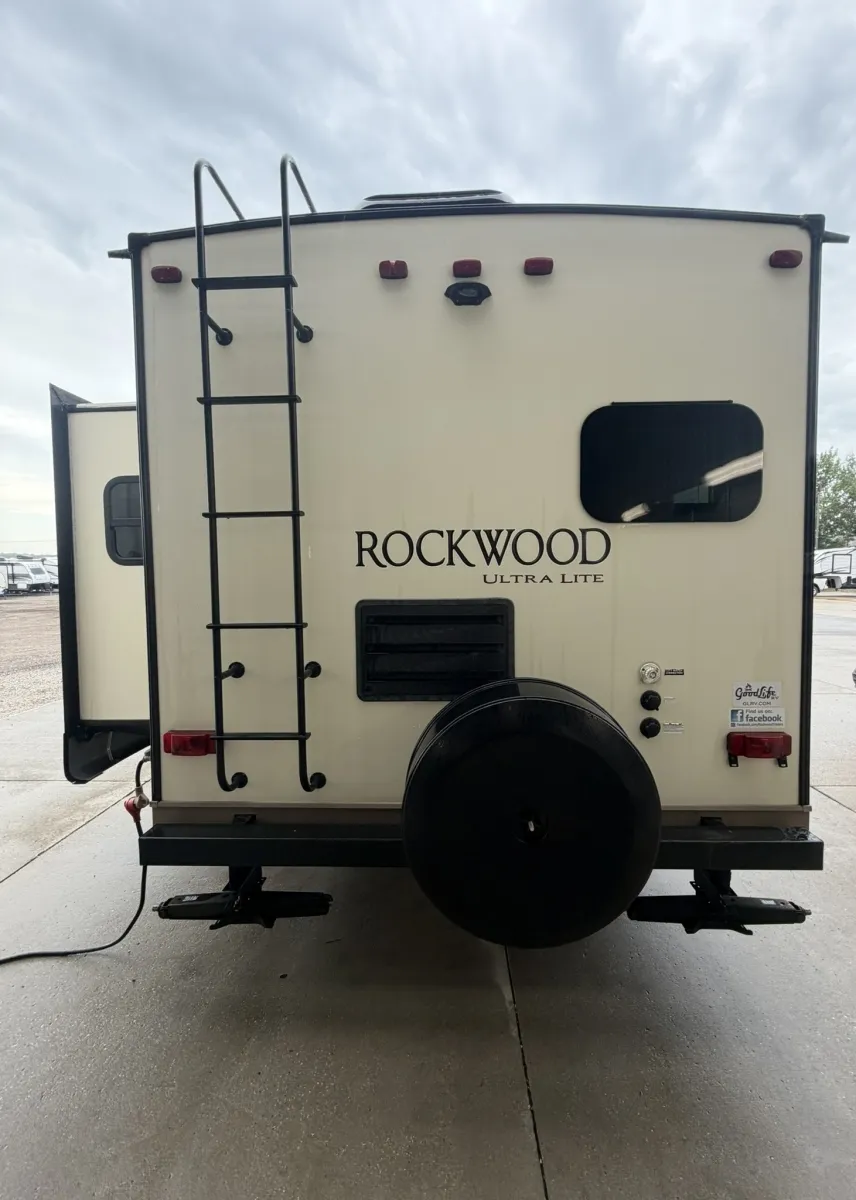 2017 Forest River Rockwood Ultra Lite 2902WS - Photo 4