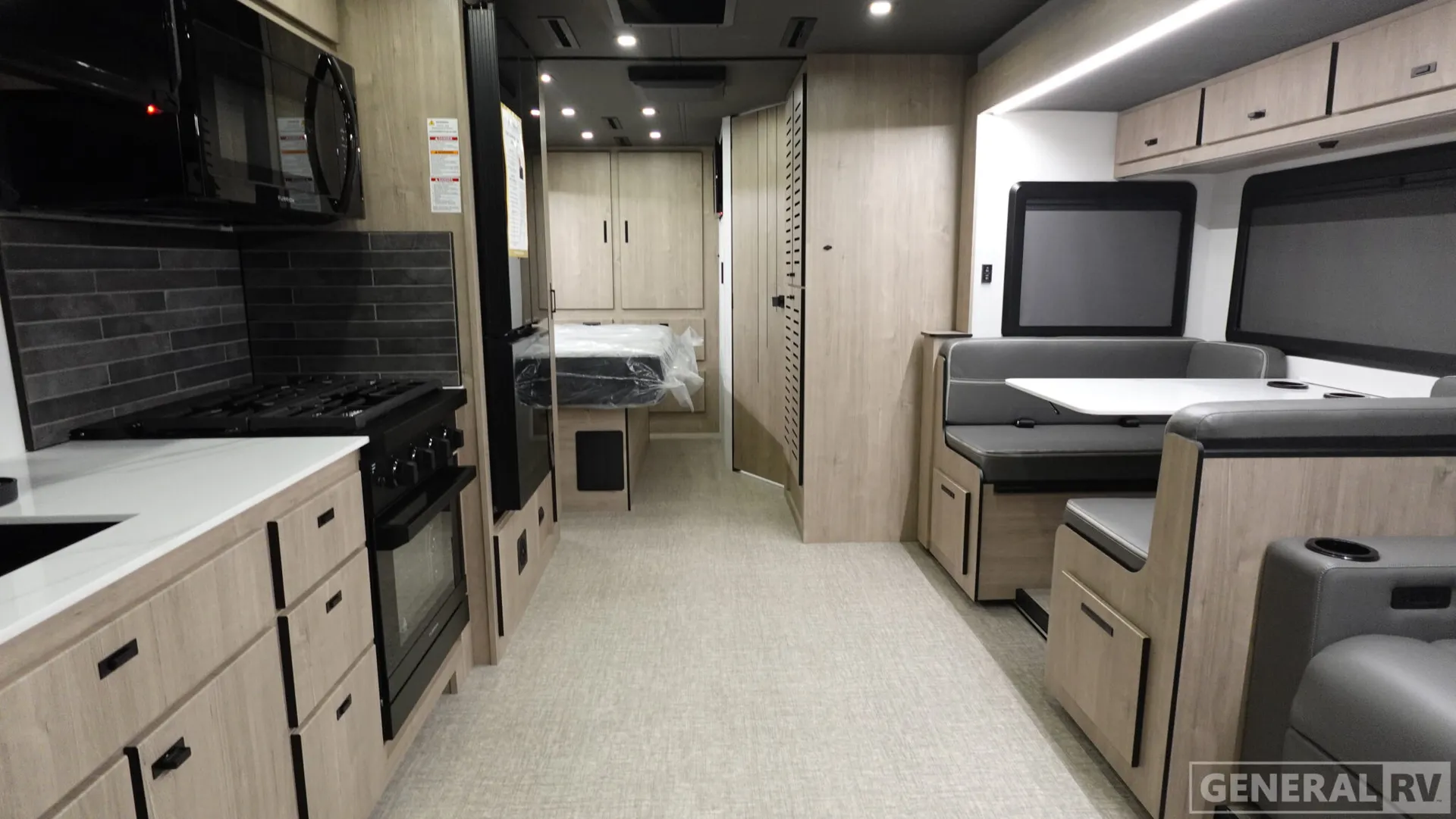 2026 Grand Design Lineage Series F 31ZW - Photo 3
