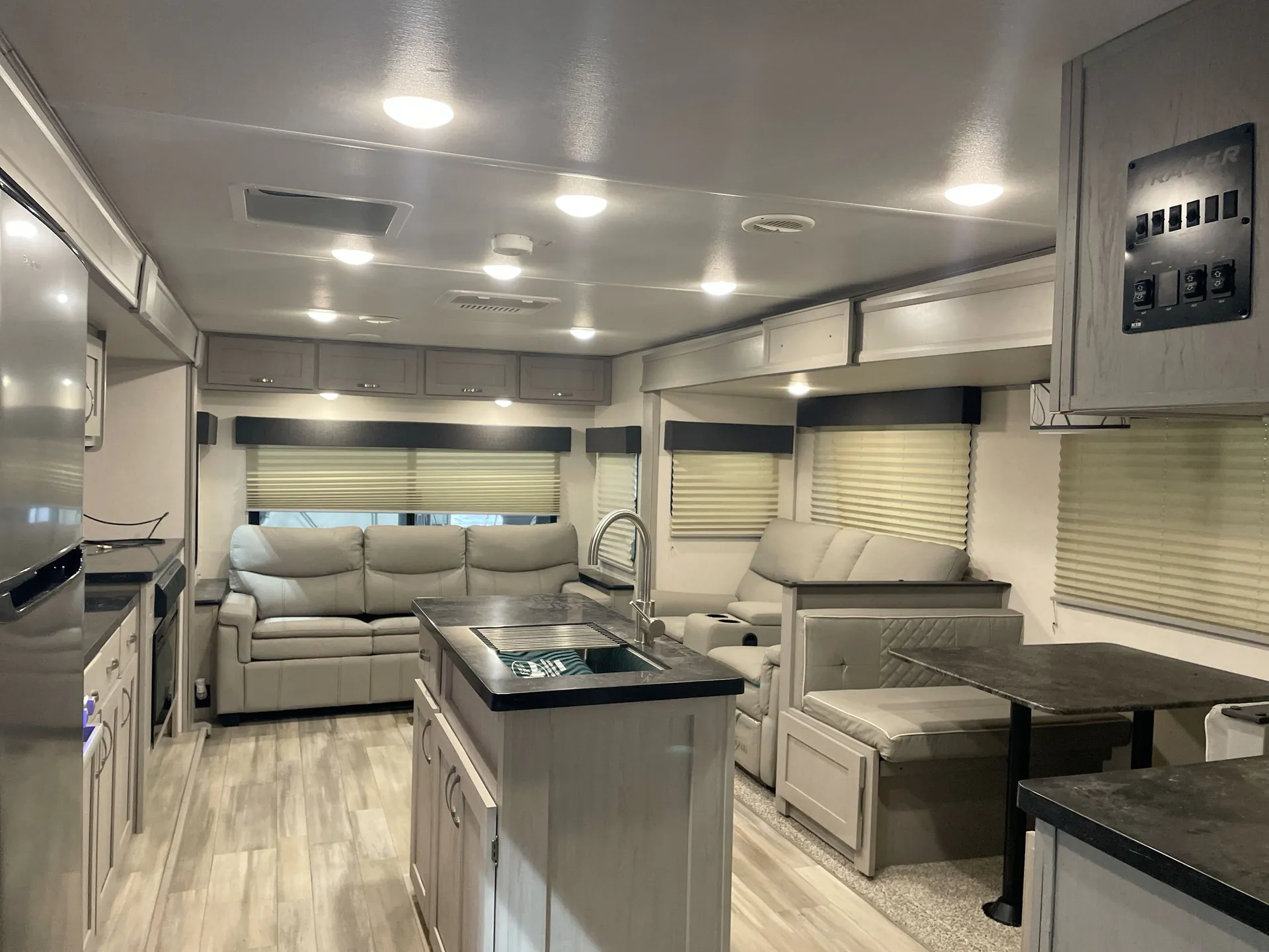 2023 Prime Time Tracer 29RLS — living area main