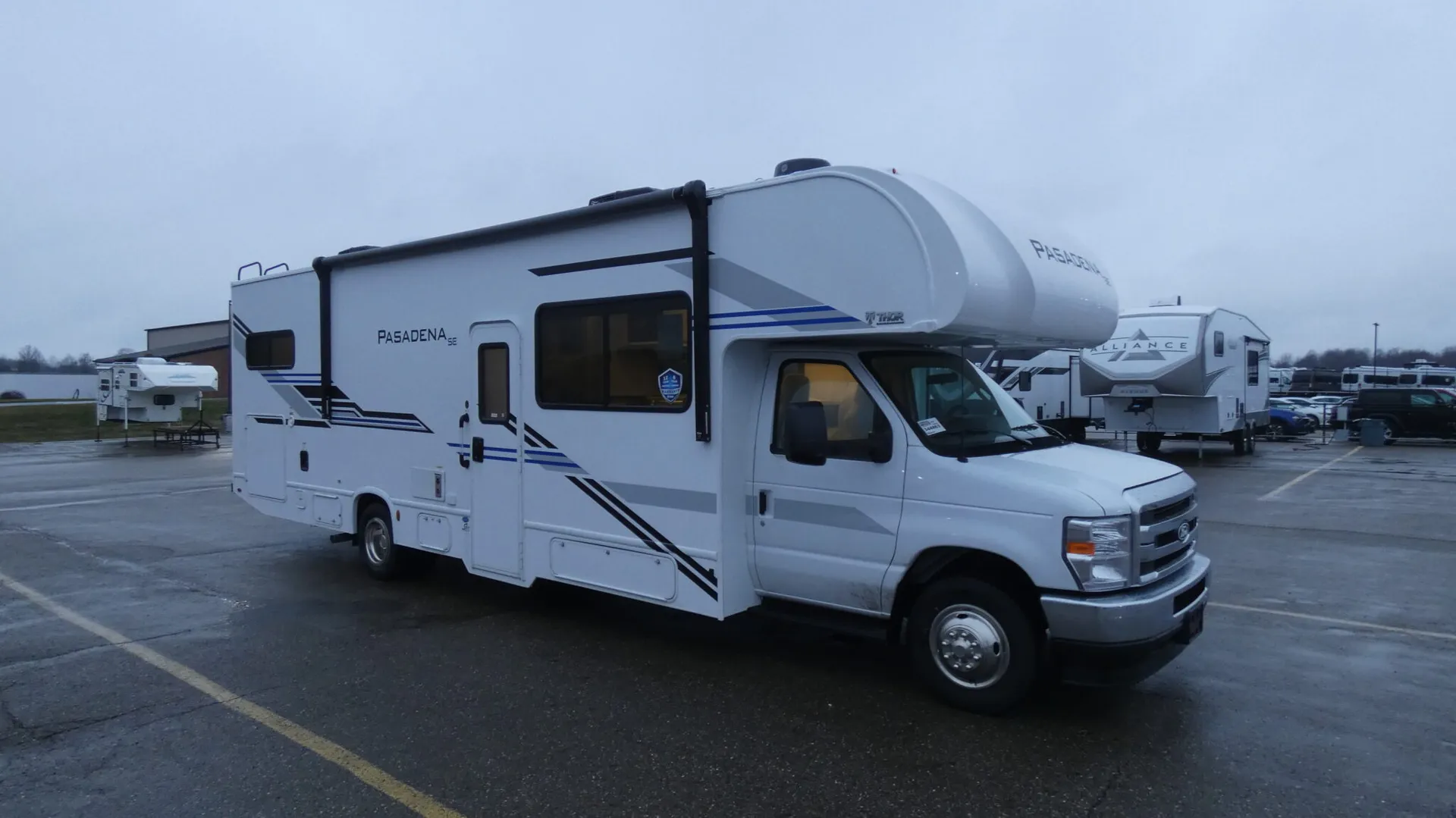 2026 Thor Motor Coach Pasadena SE SL31 - Photo 2