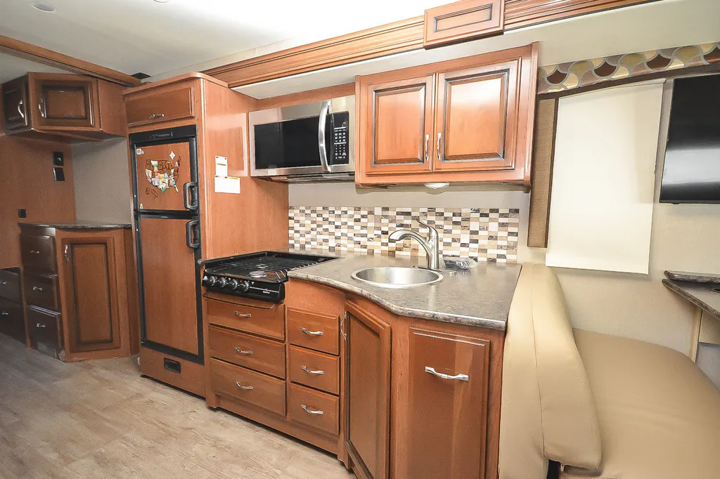2017 Fleetwood Flair 30P, Photos photo 7