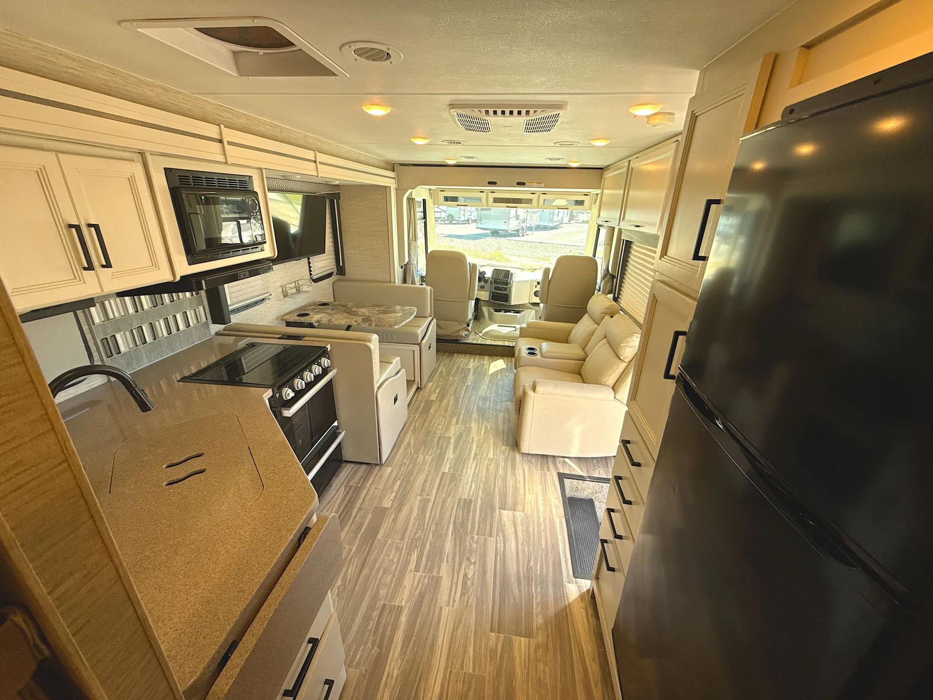 2023 Thor Motor Coach A.C.E 29G — living area main