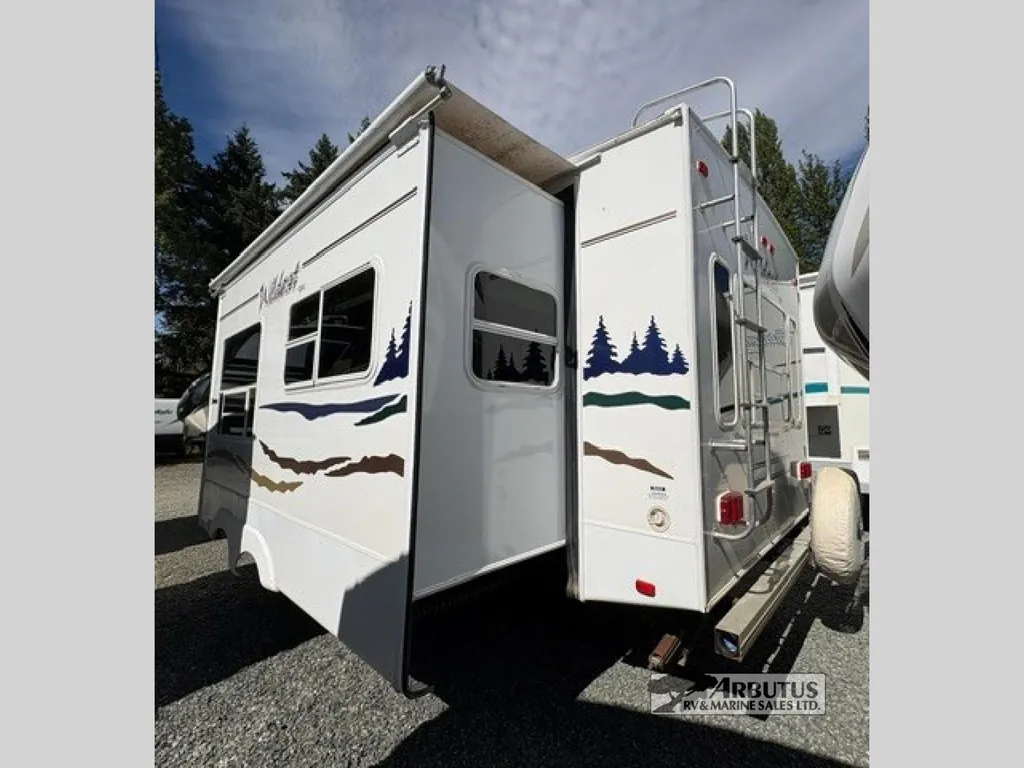 2005 Forest River Wildcat 27RL, Photos photo 9