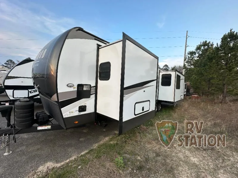 2025 Forest River Rockwood Signature 8332SB - Photo 4
