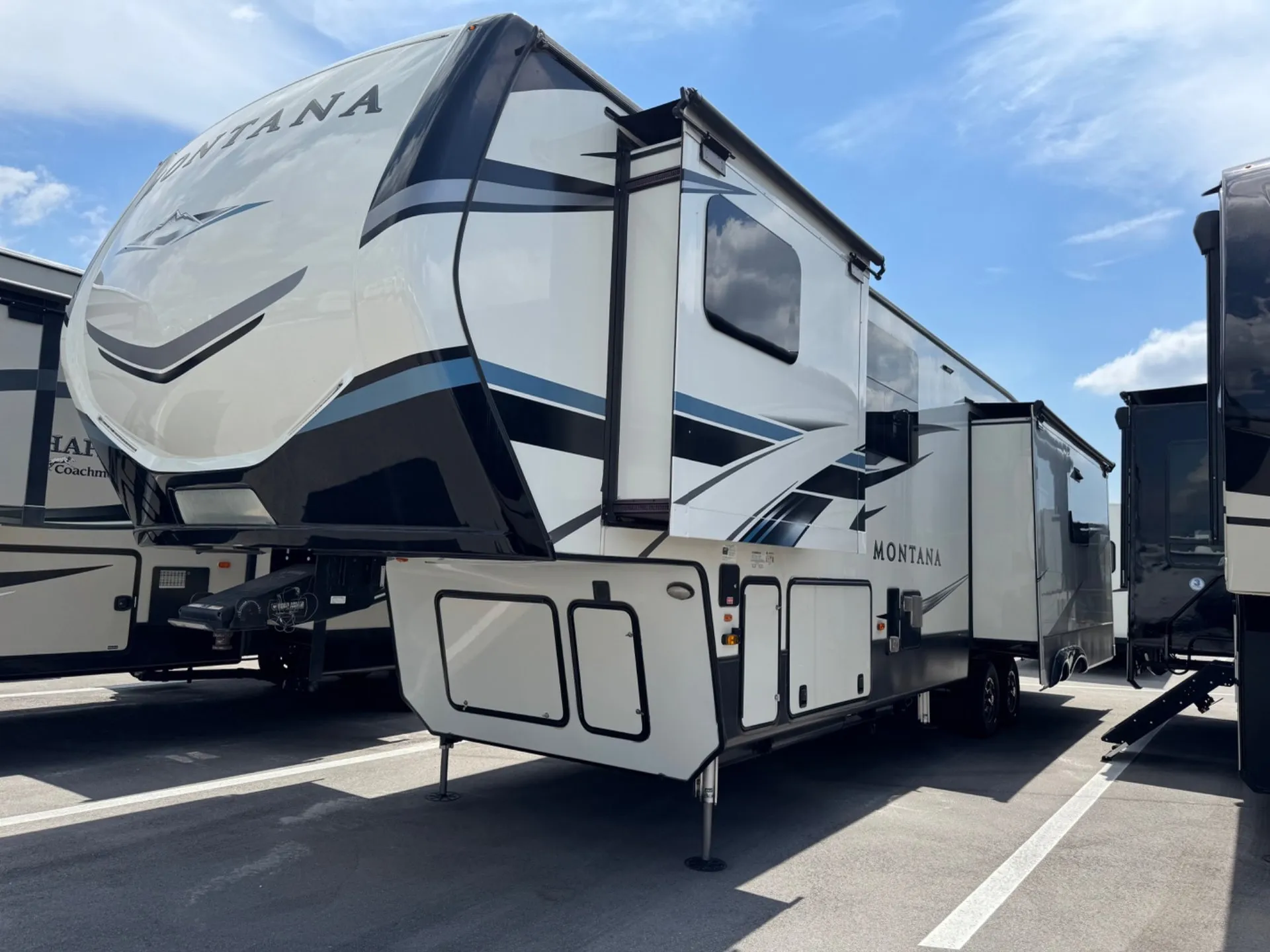 2021 Keystone Montana 3781RL - Photo 3