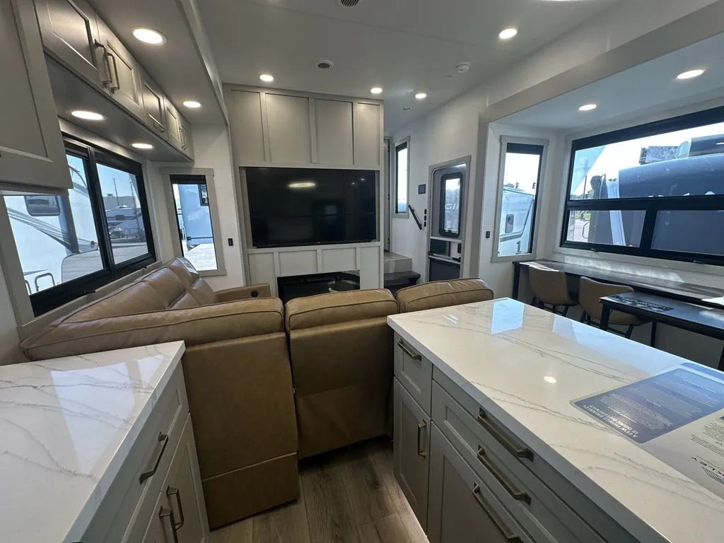 2026 Brinkley Model G 3950, Photos photo 14