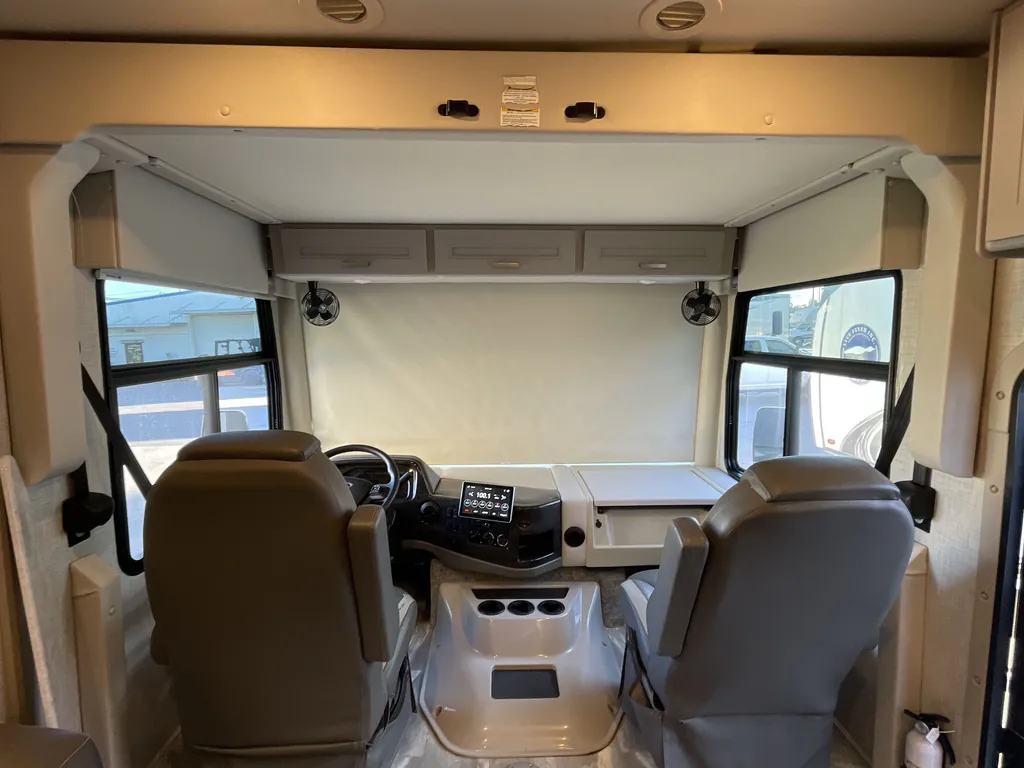 2023 Thor Motor Coach Challenger 35MQ, Photos photo 19