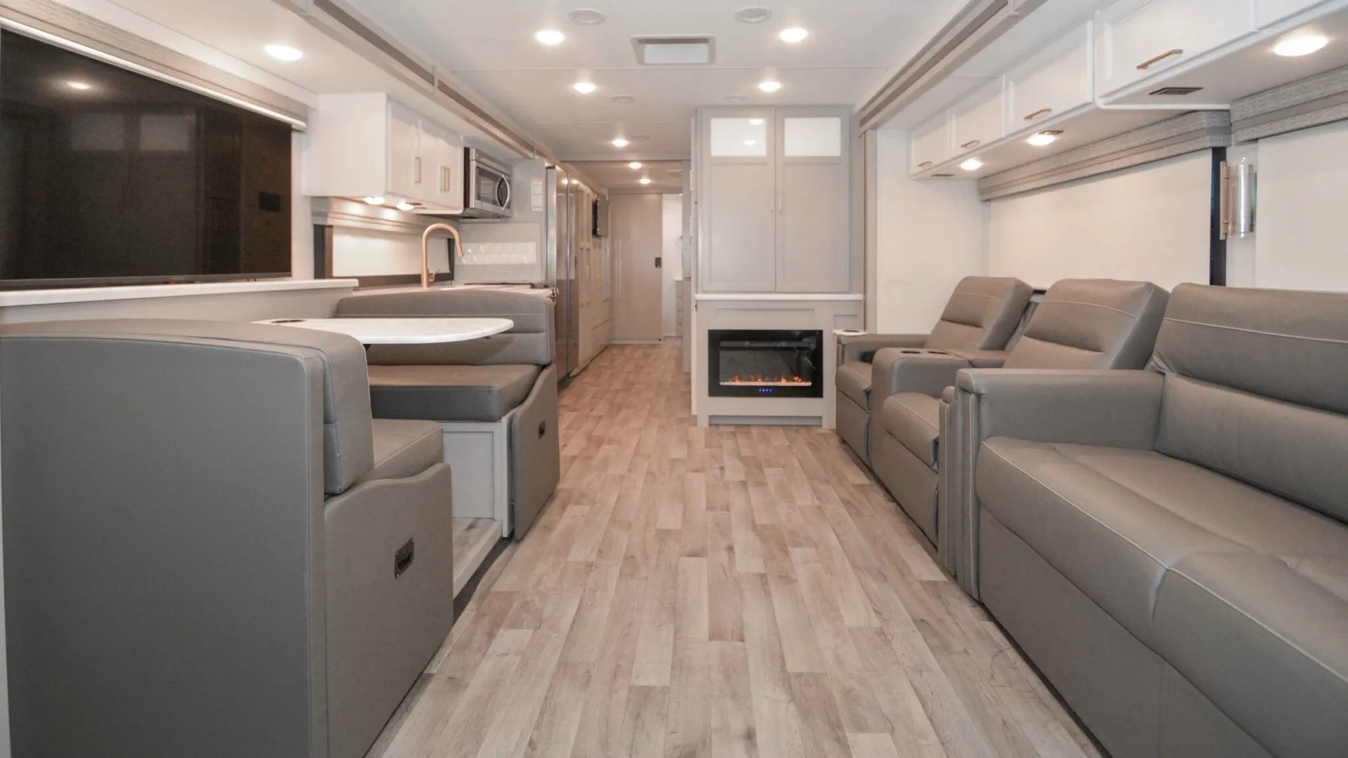 2026 Thor Motor Coach Hurricane 36H - Photo 3