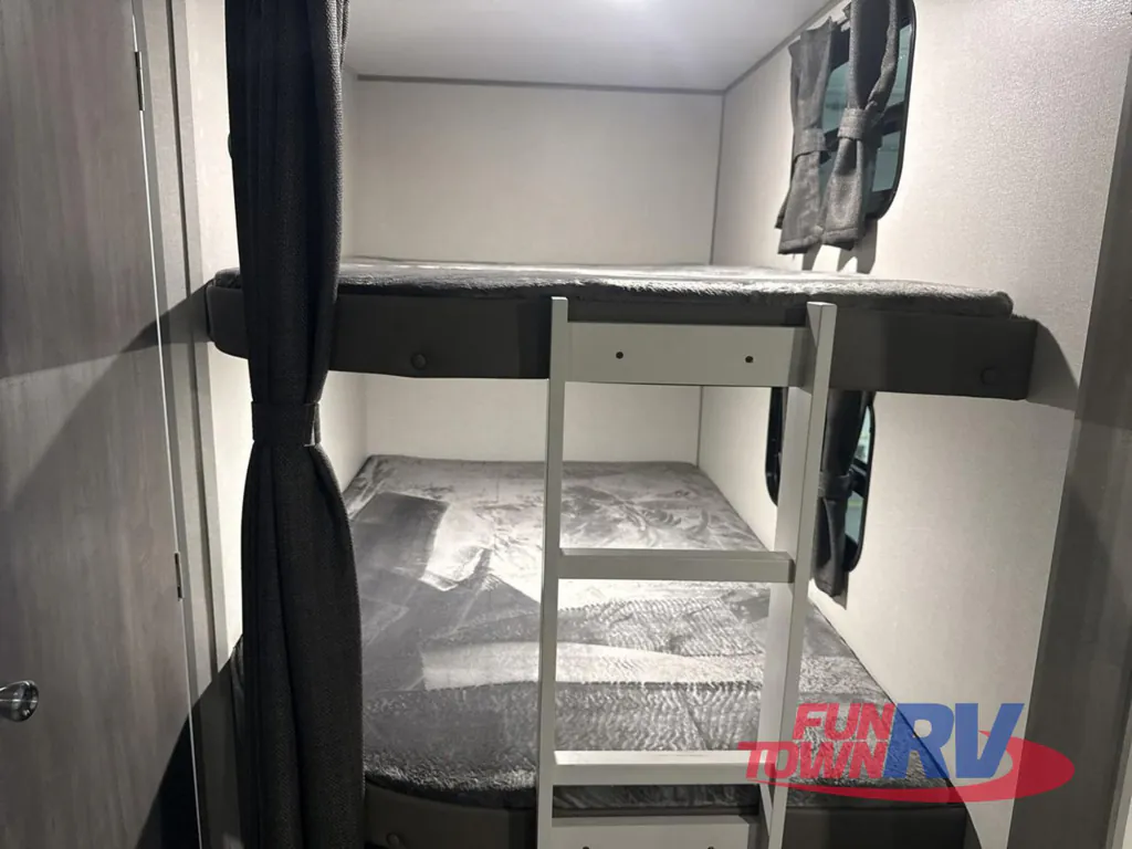 2026 Coachmen Catalina Legacy Edition 273DBHCK, Photos photo 33
