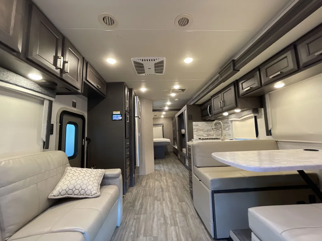 2023 Thor Motor Coach Magnitude RS36, Photos photo 2