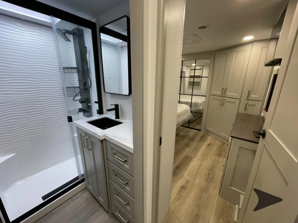 2026 Brinkley Model G 4100, Photos photo 36