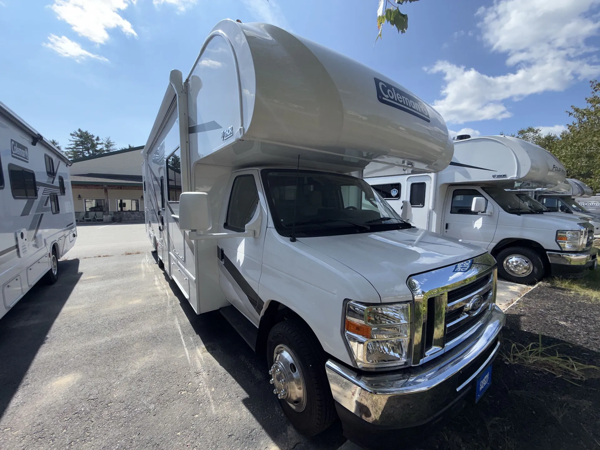 2026 Thor Motor Coach Coleman 31CM - Photo 2