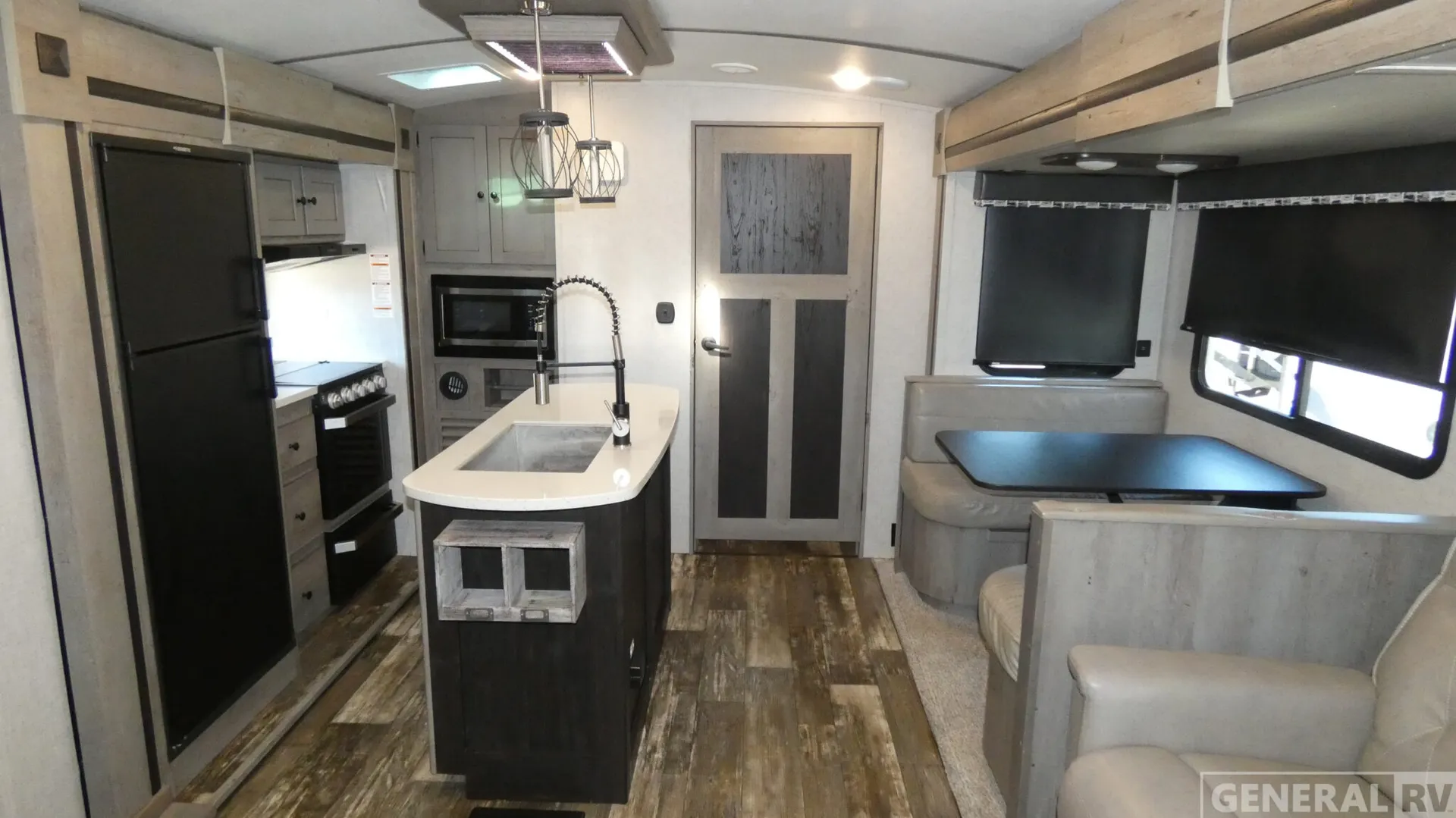 2019 Keystone Outback 335CG - Photo 3