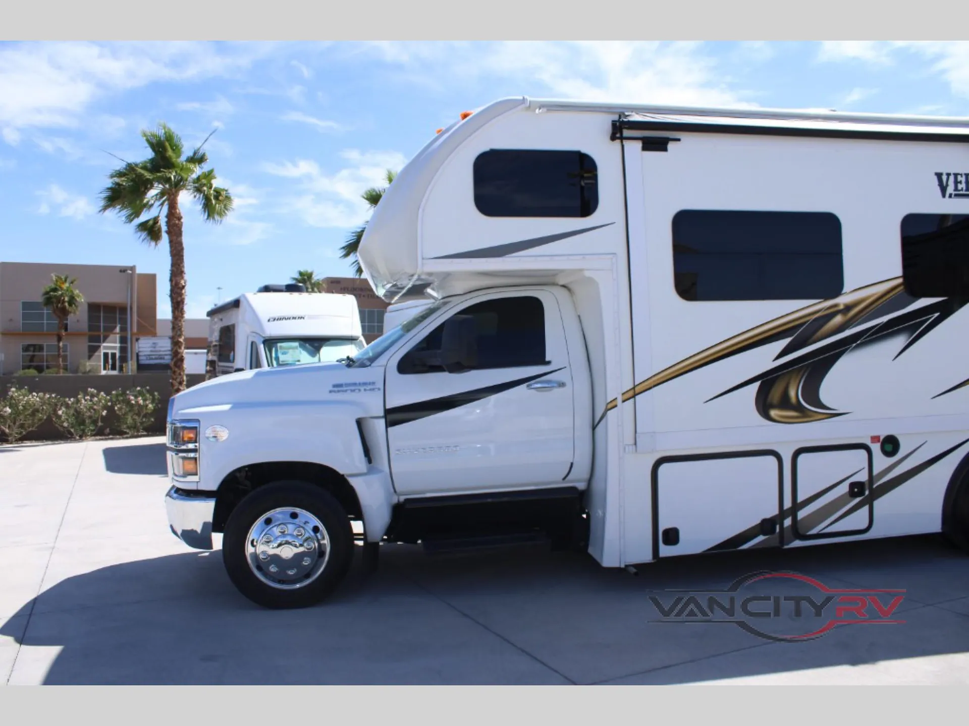 2024 Nexus Verrado 28S - Photo 3