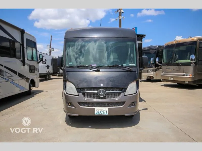 2014 Winnebago Via 25T - Photo 2