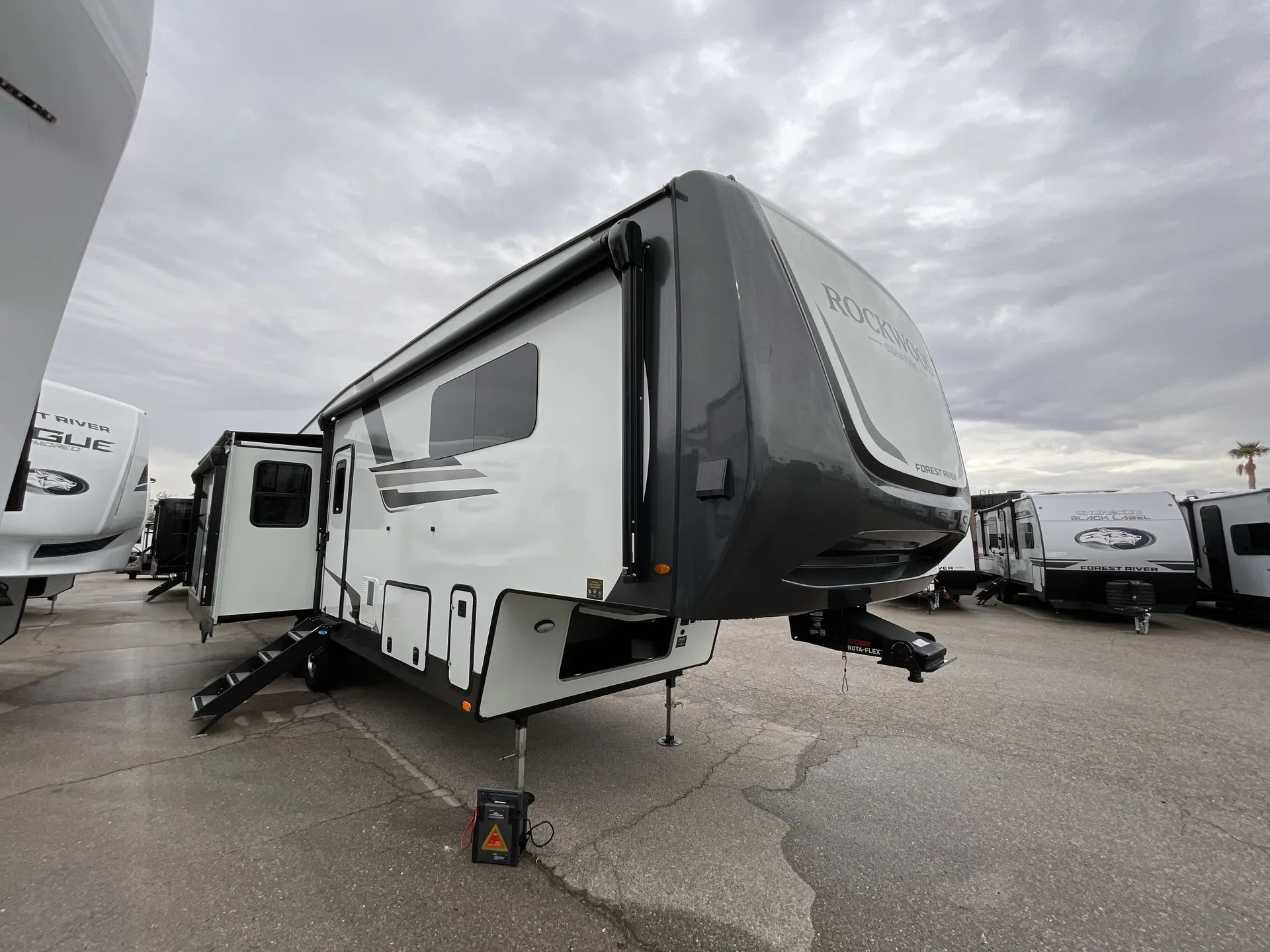 2026 Forest River Rockwood Signature 372RL - Photo 2
