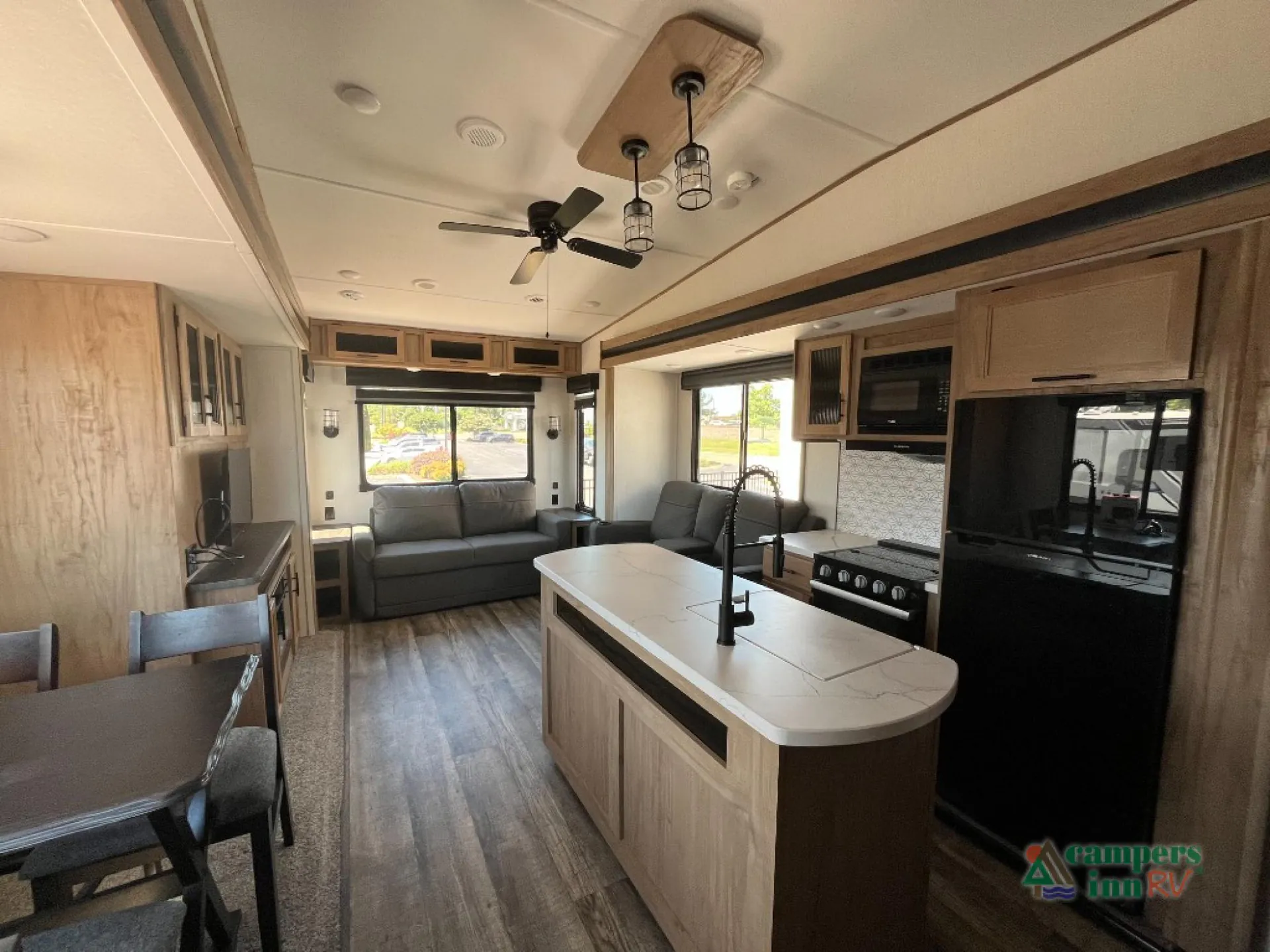 2023 Forest River Cherokee Arctic Wolf 3550 SUITE — Photo 7