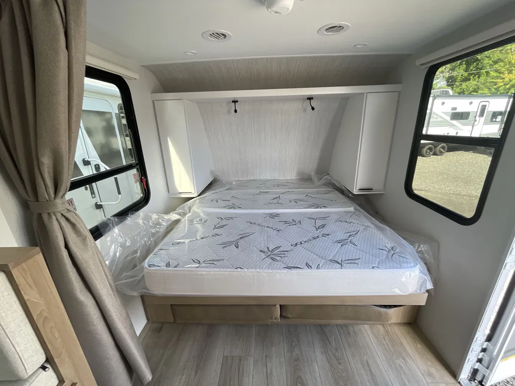 2027 Winnebago Micro Minnie 2108DS, Photos photo 13
