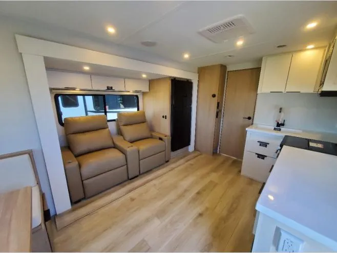 2026 Winnebago Thrive 25RLS - Photo 4