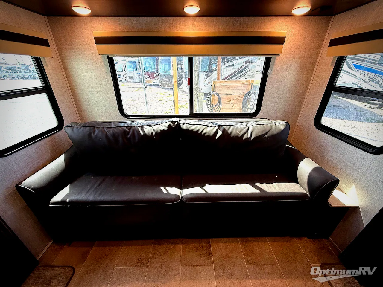 2021 Palomino Columbus 378MBC dealer photo 7 from Optimum RV