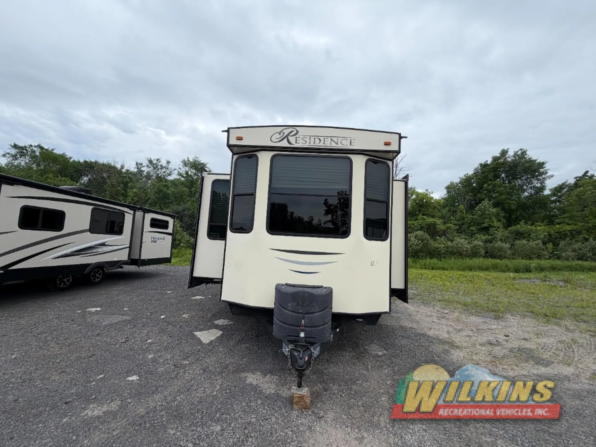 2019 Keystone RV RESIDENCY 40LOFT - Photo 3