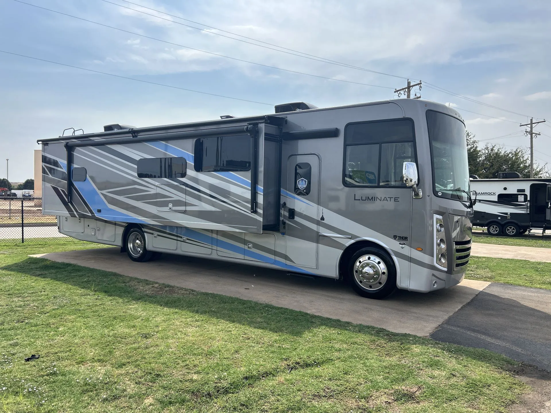 2027 Thor Motor Coach Luminate AA35 - Photo 2
