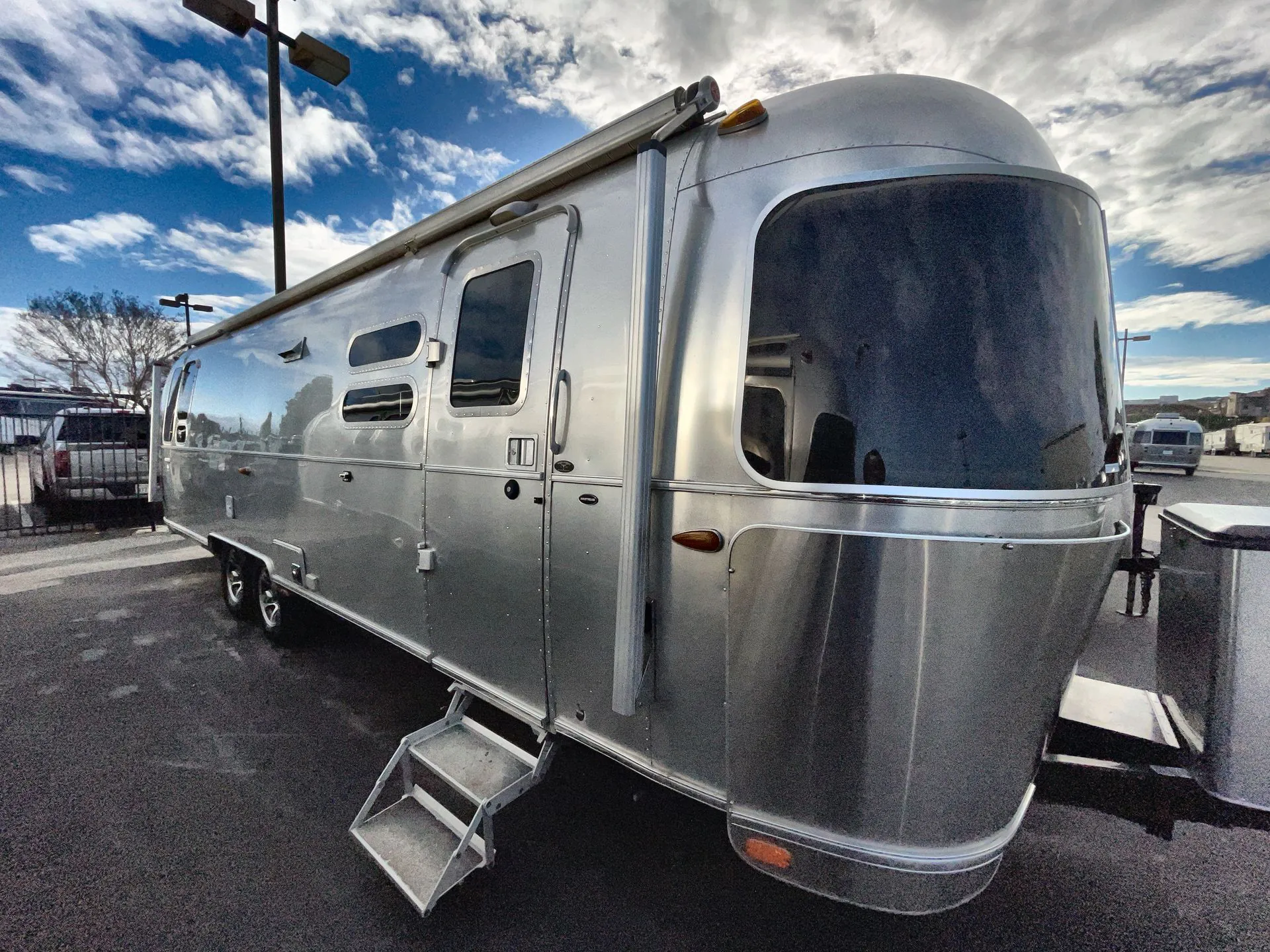 2017 Airstream International Serenity 30 - Photo 3
