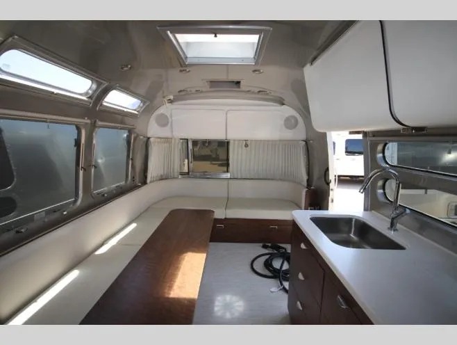 2022 Airstream Globetrotter 30RB - Photo 3