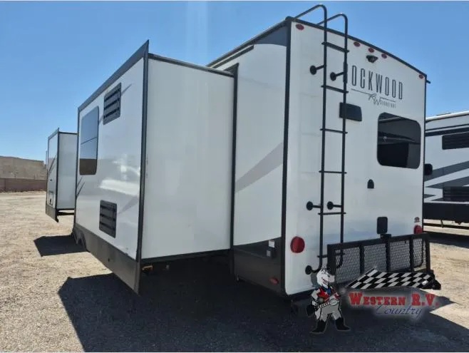 2023 Forest River Rockwood Signature Ultra Lite 8332SB - Photo 3
