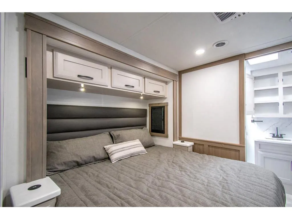 2027 Entegra Coach Emblem 36U, Photos photo 31
