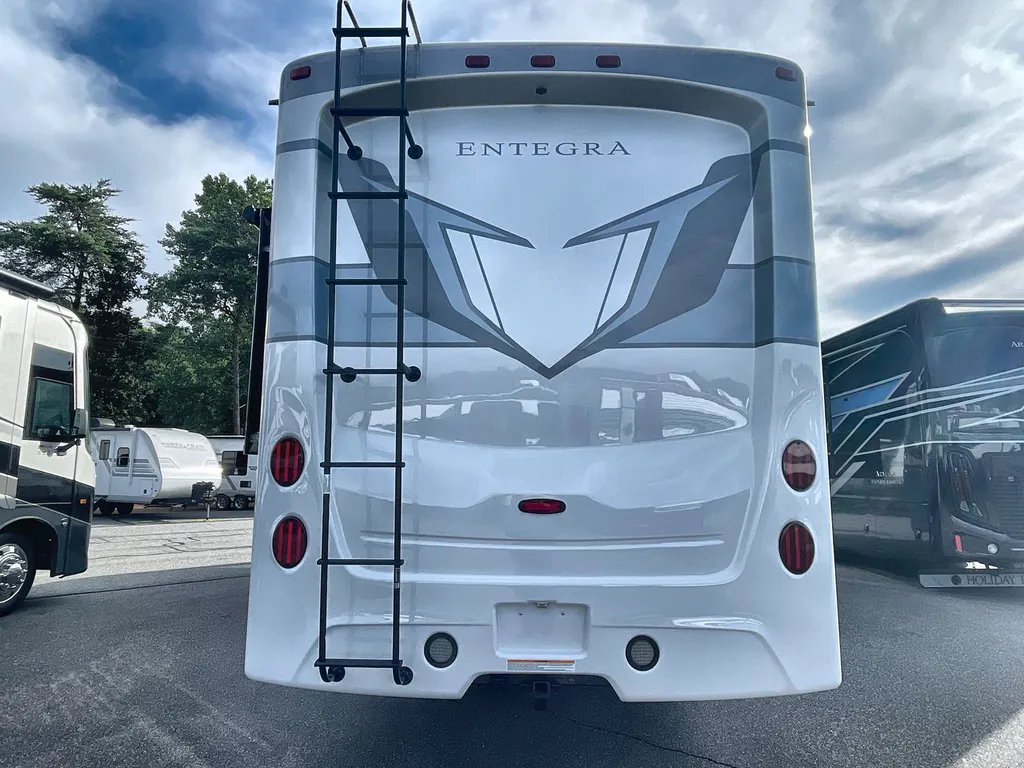 2027 Entegra Coach Vision XL 36C, Photos photo 6