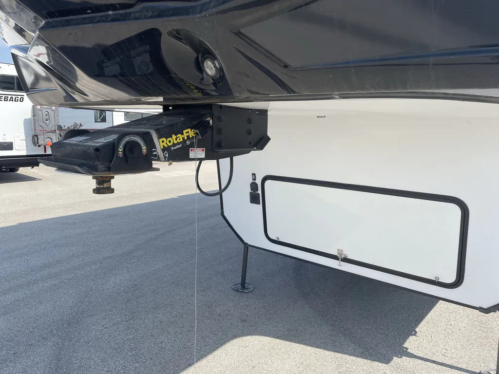 2019 Grand Design Momentum 399TH, Photos photo 24