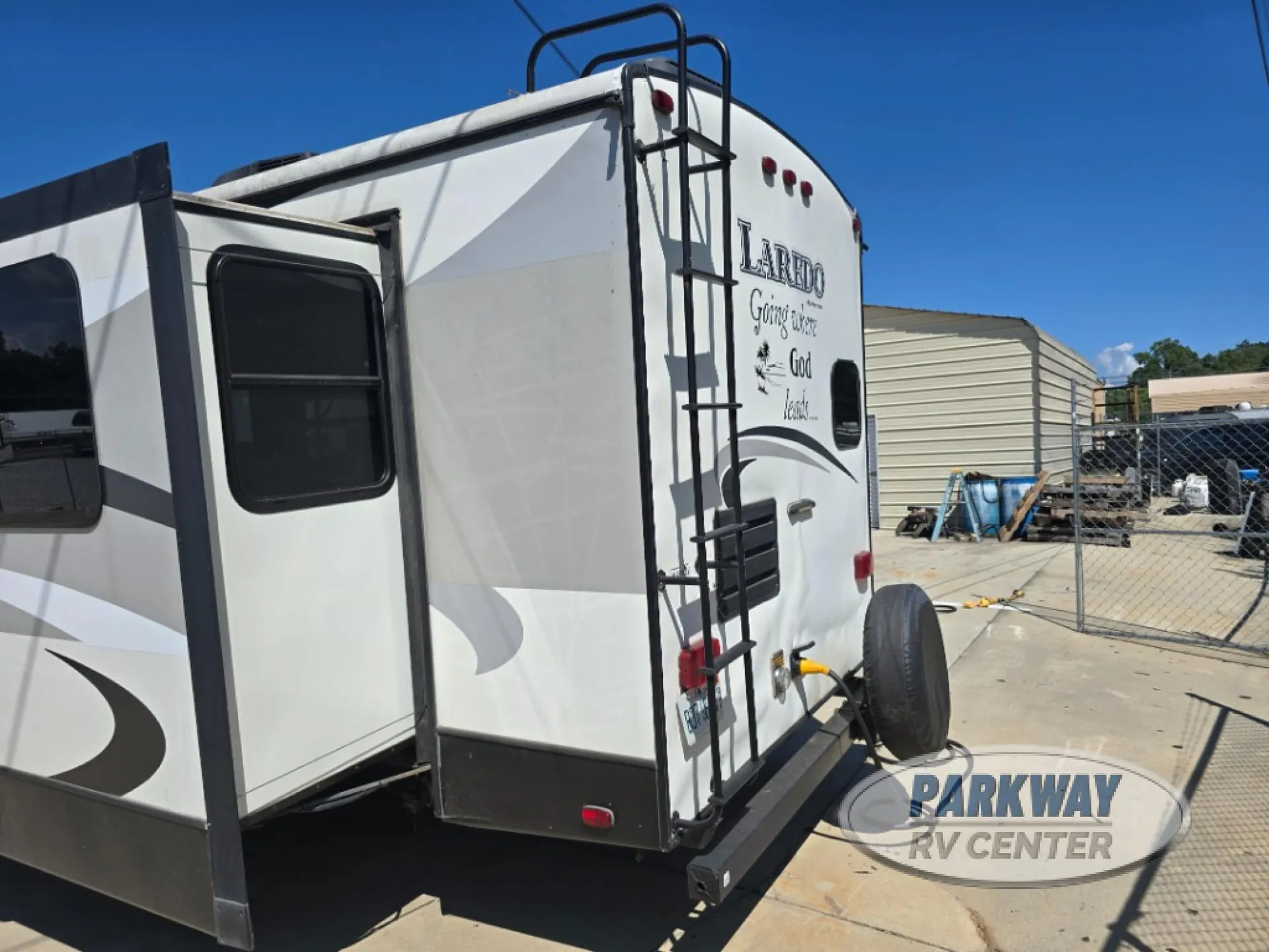 2016 Keystone Laredo 294RK - Photo 4