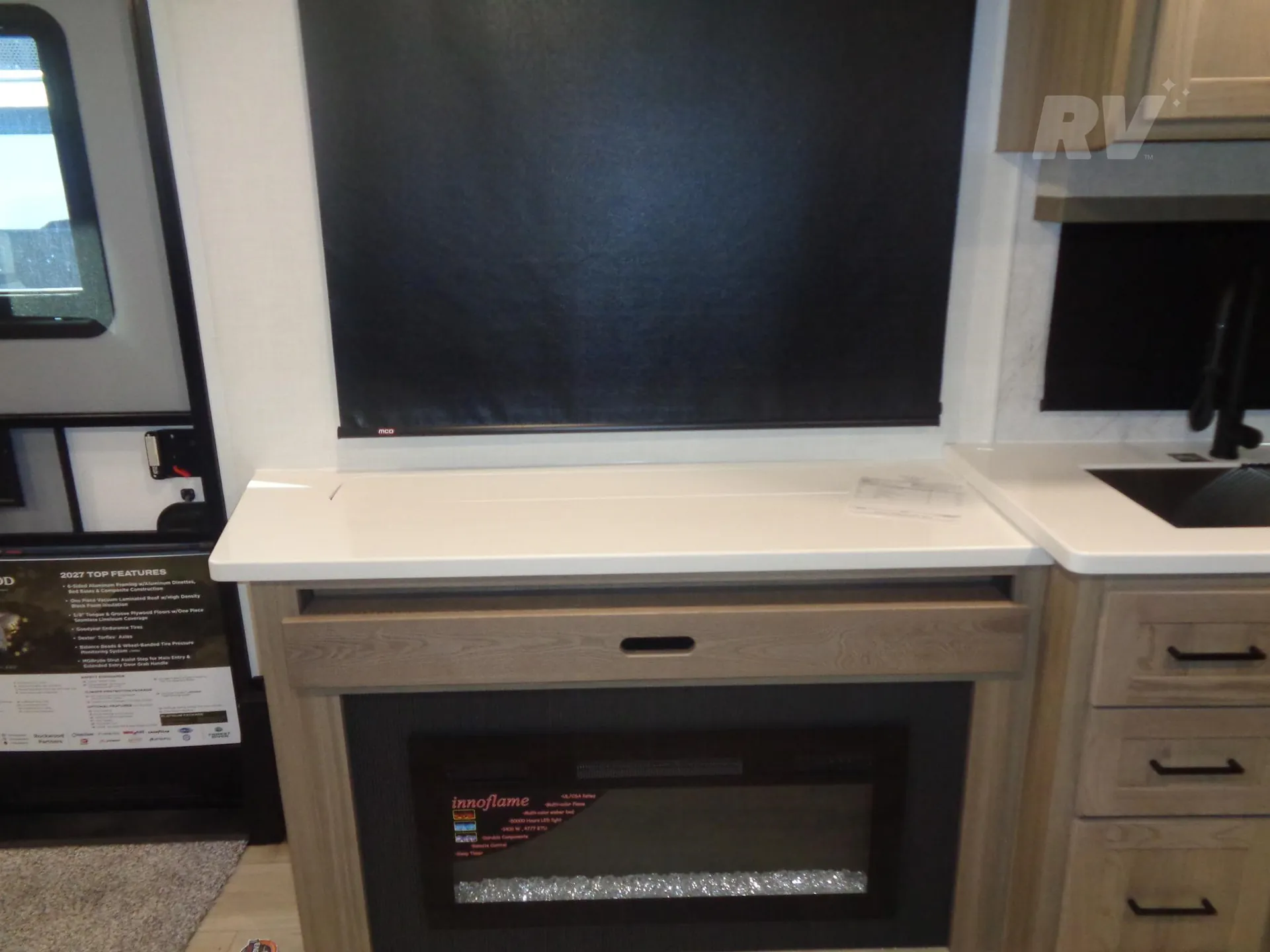 2027 Forest River Rockwood Ultra Lite 2711RK — Photo 6