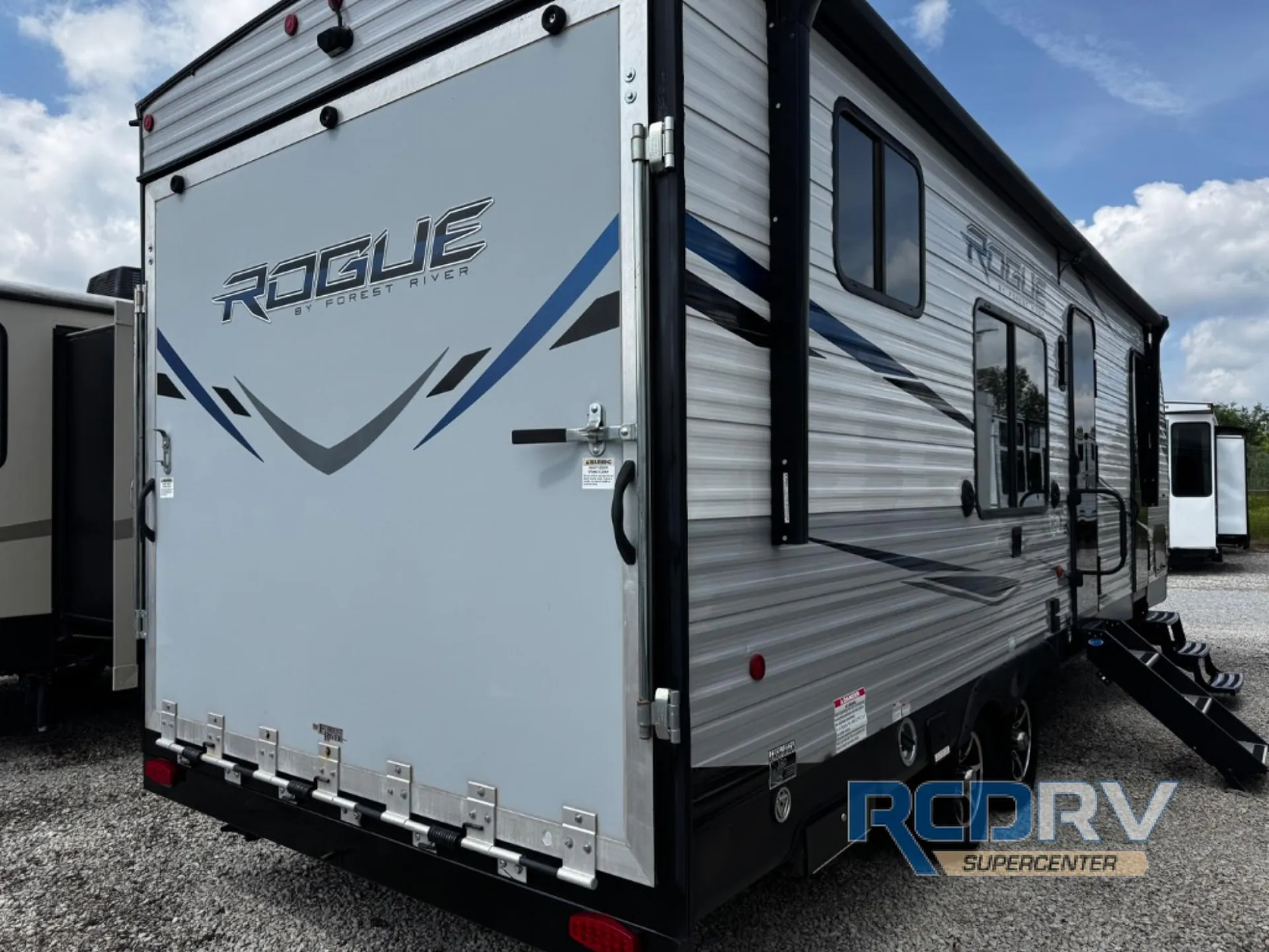 2021 Forest River Vengeance Rogue 25V — Photo 6