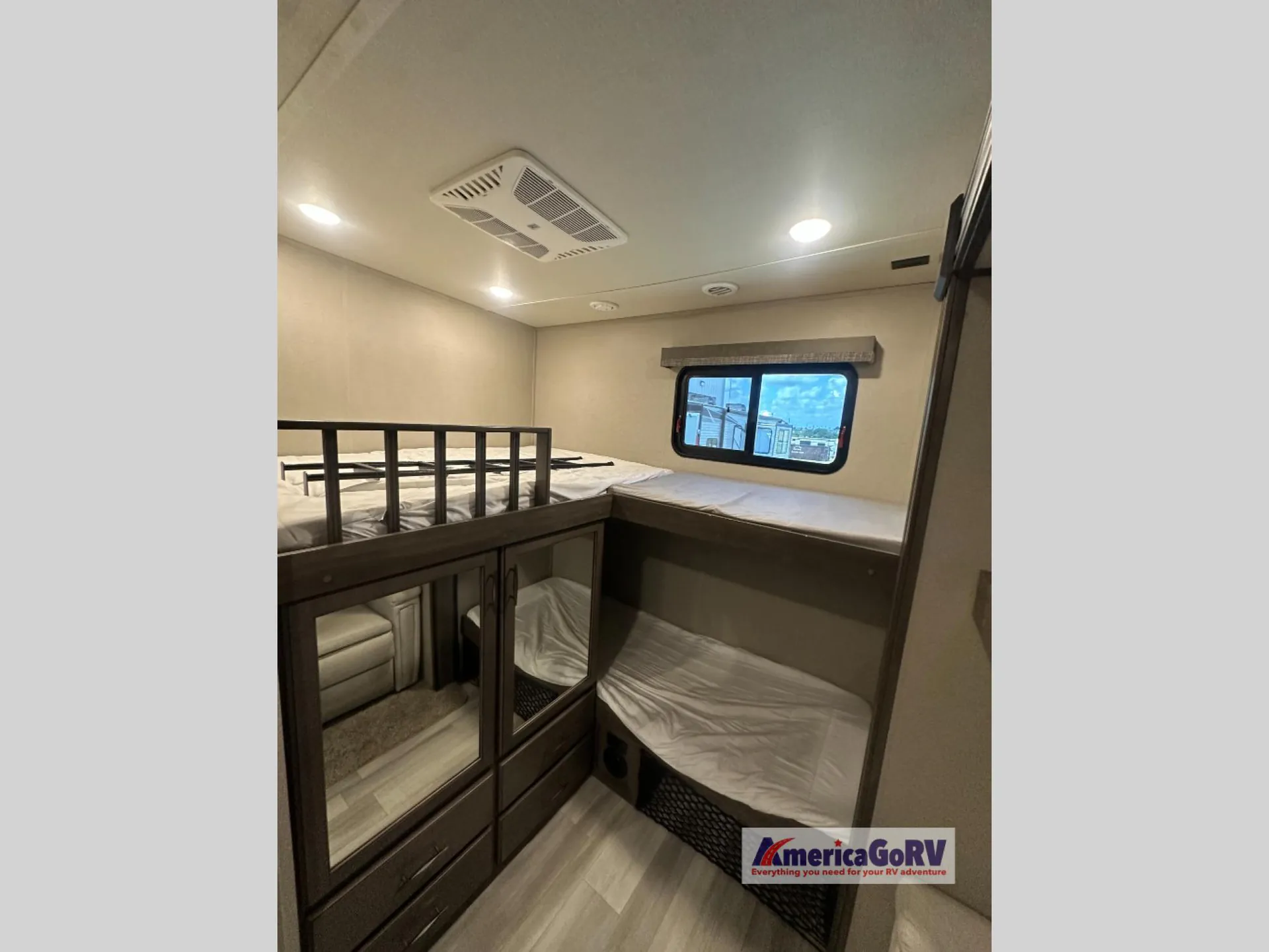 2023 Grand Design Solitude S-Class 3740BH - Photo 4