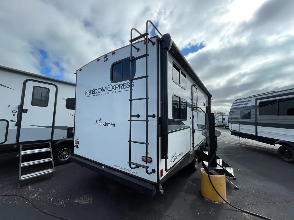 2024 Coachmen Freedom Express Ultra Lite 258BHS, Photos photo 16