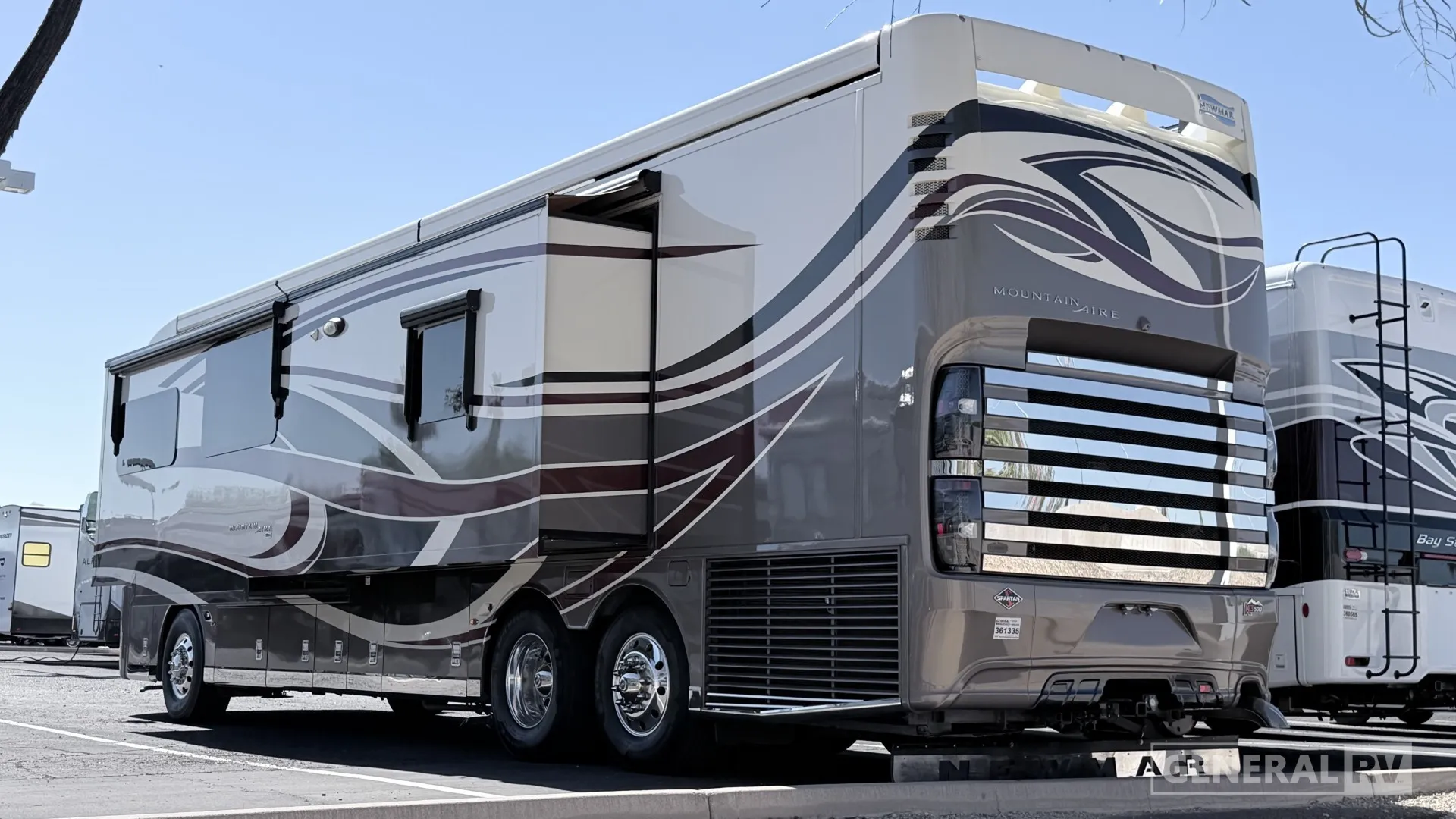 2019 Newmar Mountain Aire 4018 - Photo 4