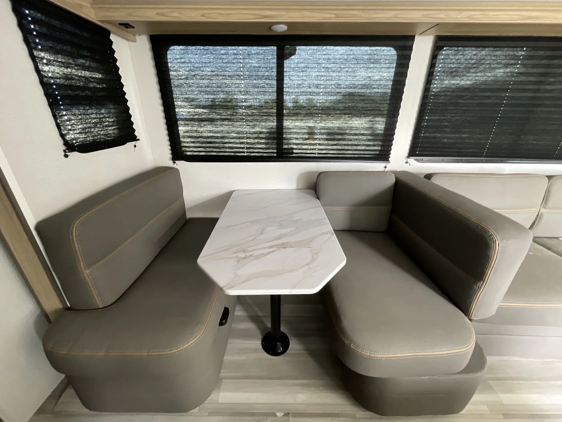 2025 Cruiser RV Avenir 32QB — living area main