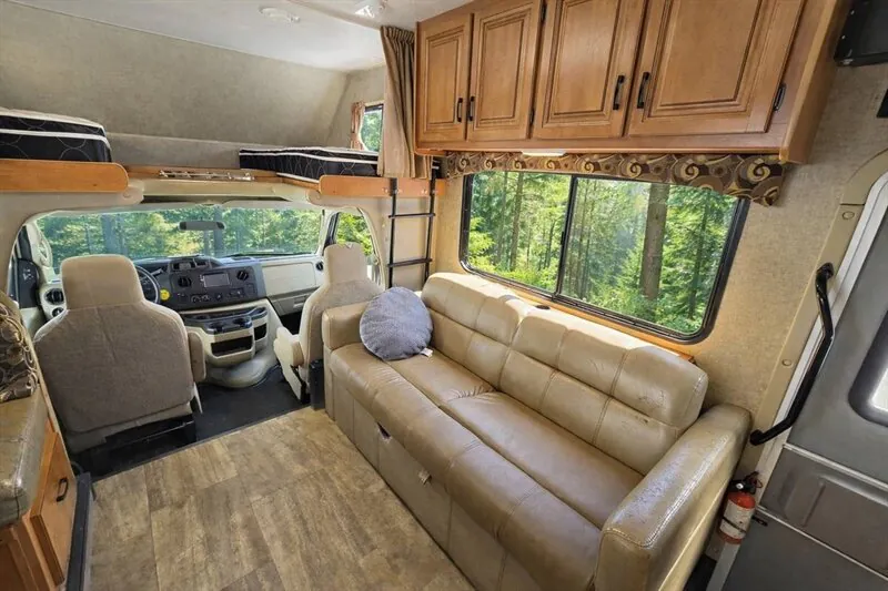 2016 Forest River Sunseeker 2700DS — Photo 7