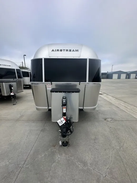 2026 Airstream International 23FB - Photo 3