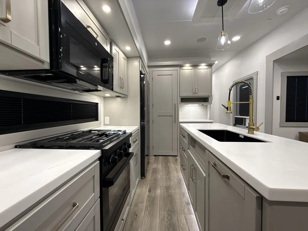 2026 Brinkley Model Z 3600, Photos photo 21