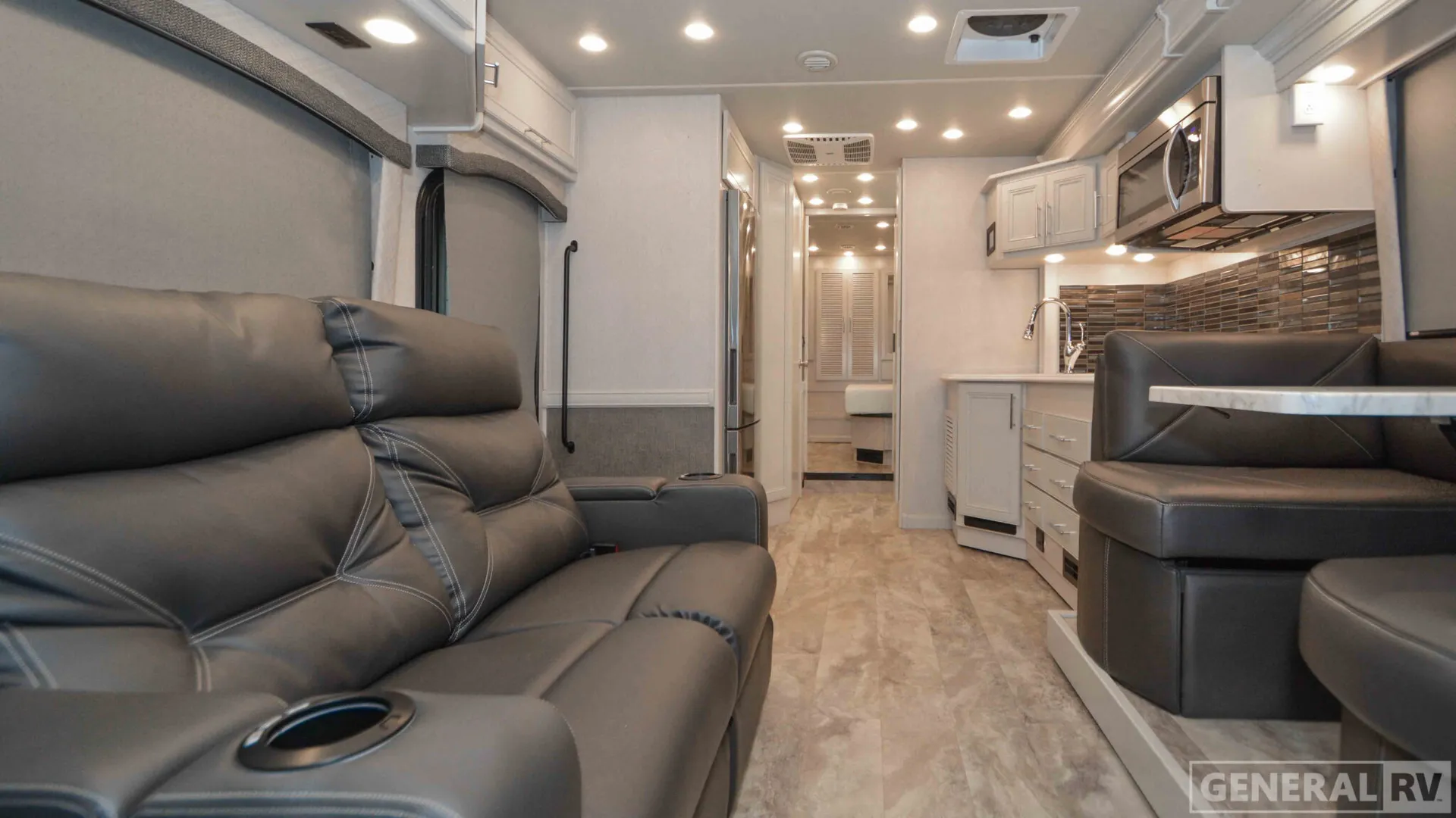 2023 Fleetwood Pace Arrow 33D - Photo 3