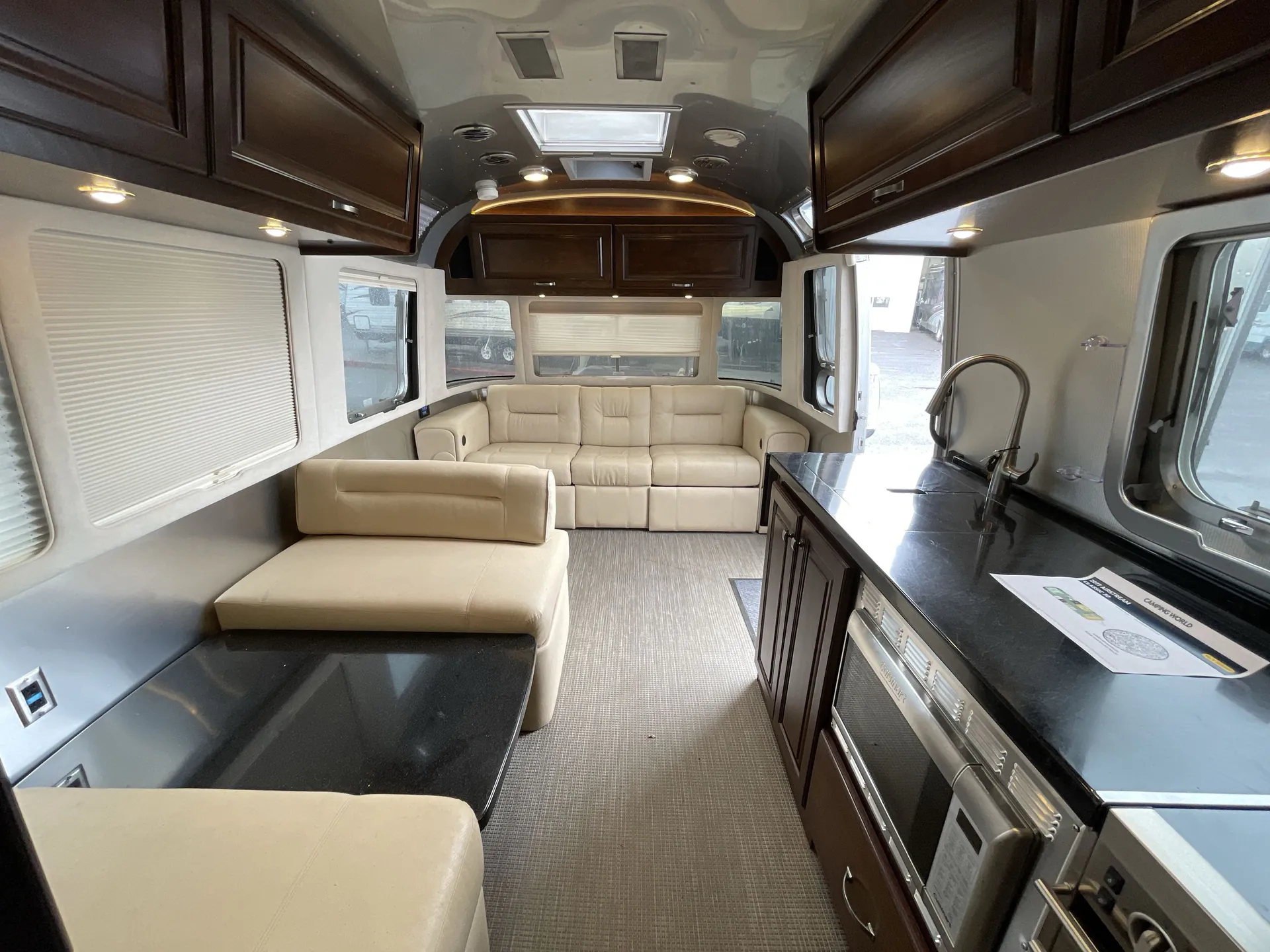 2017 airstream Classic 30 — living area main