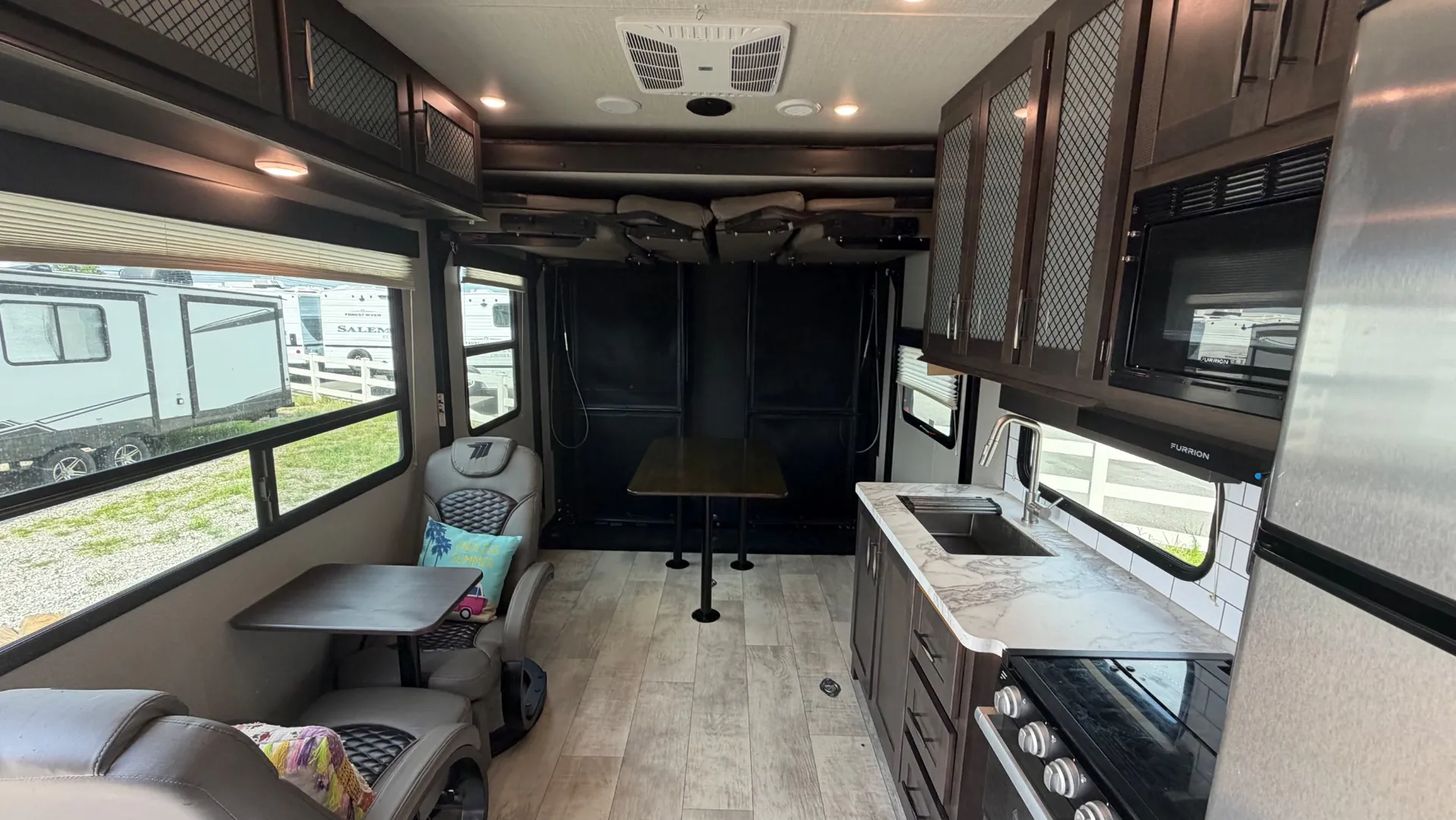 2022 Grand Design Momentum G Class 21G - Photo 3
