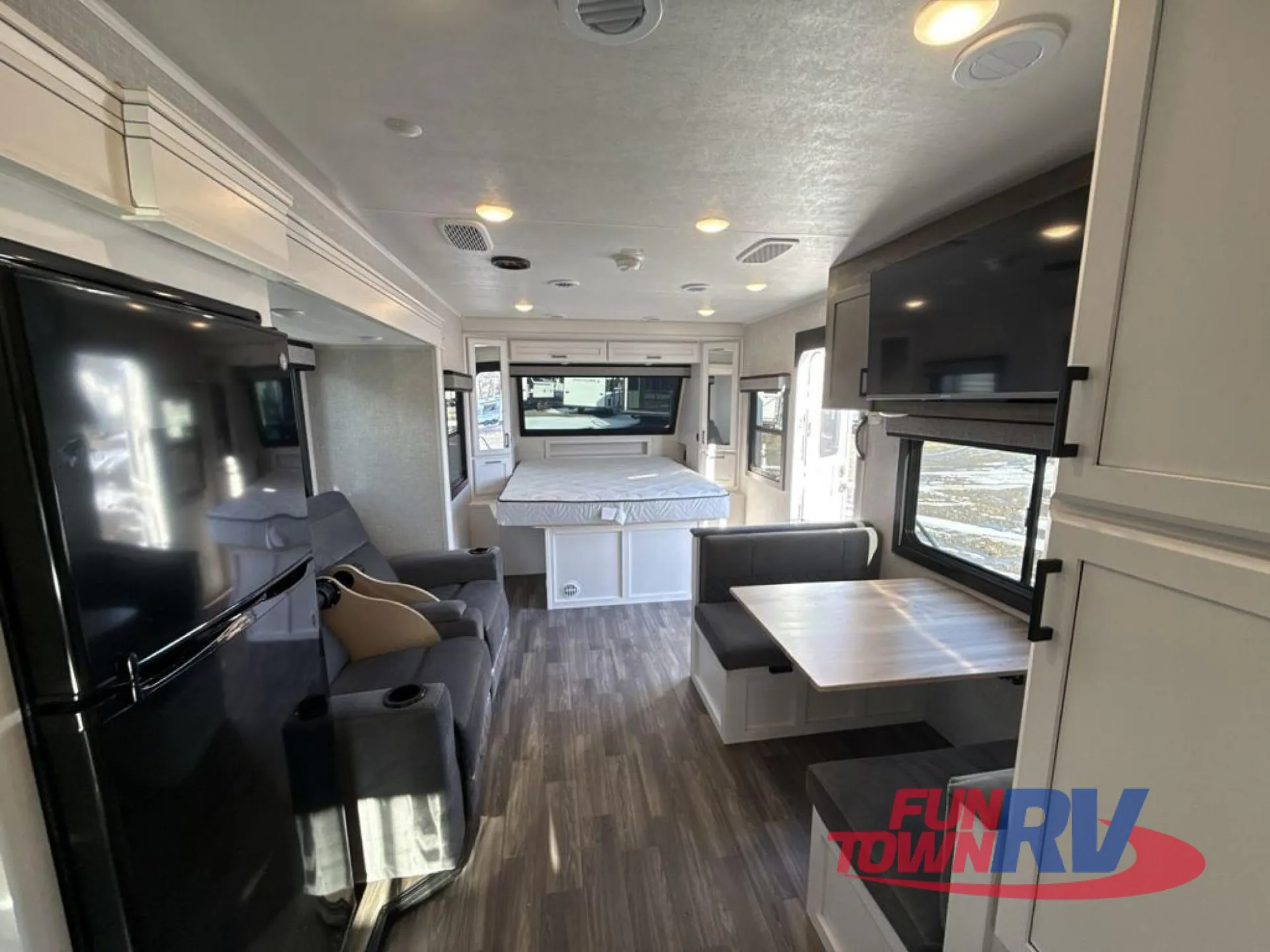 2025 Jayco Eagle 230MLCS - Photo 3