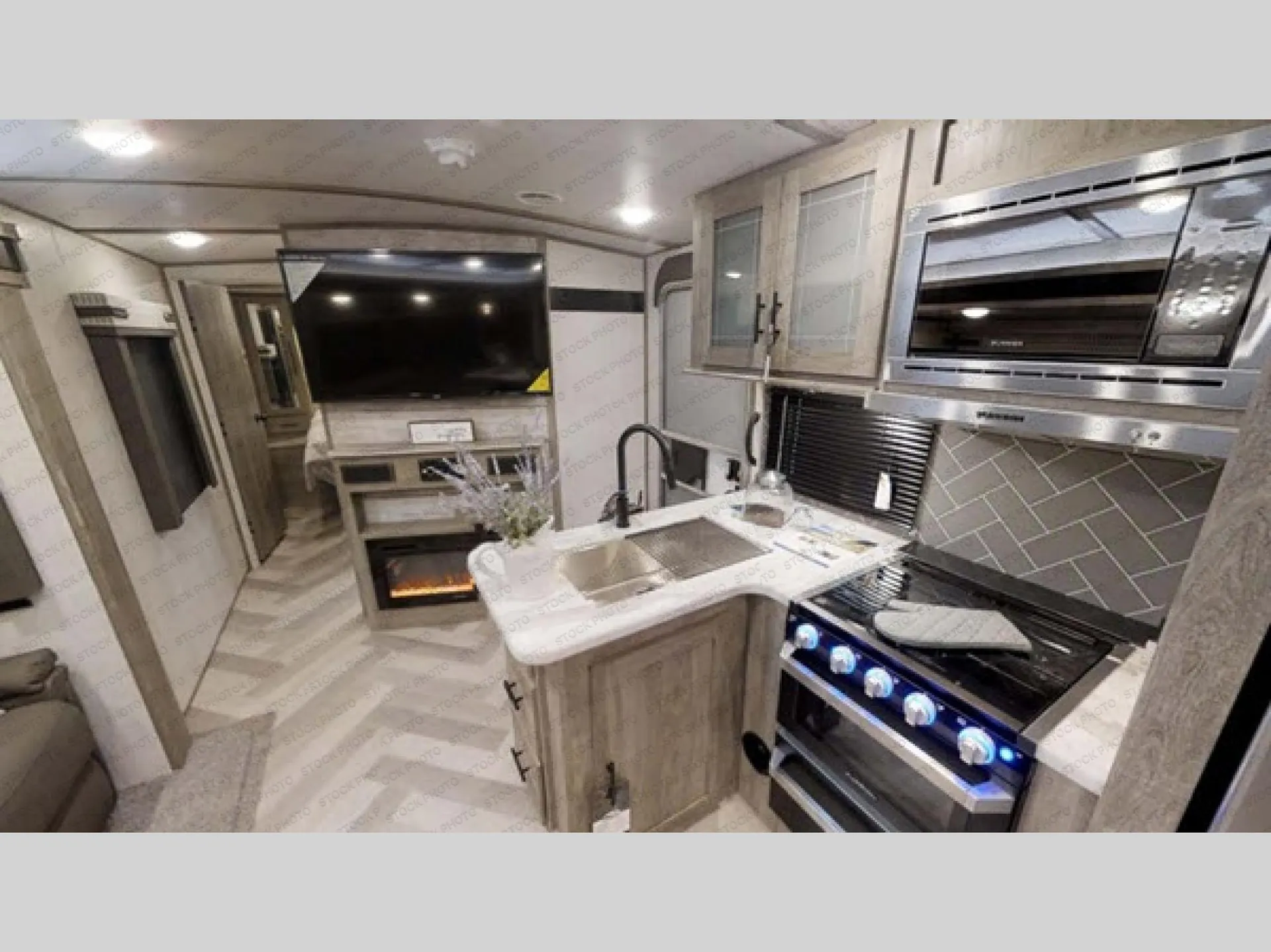 2021 Forest River Salem Hemisphere 314BUD dealer photo 2 from Greenlawn RV