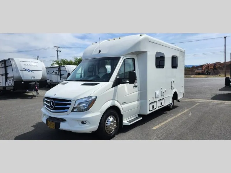 2015 Pleasure-Way Plateau XL Used    Std. Model - Photo 3