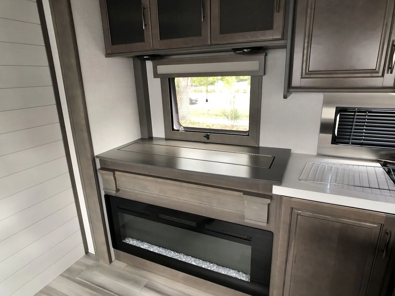 2024 Grand Design Solitude 391DL - Photo 4