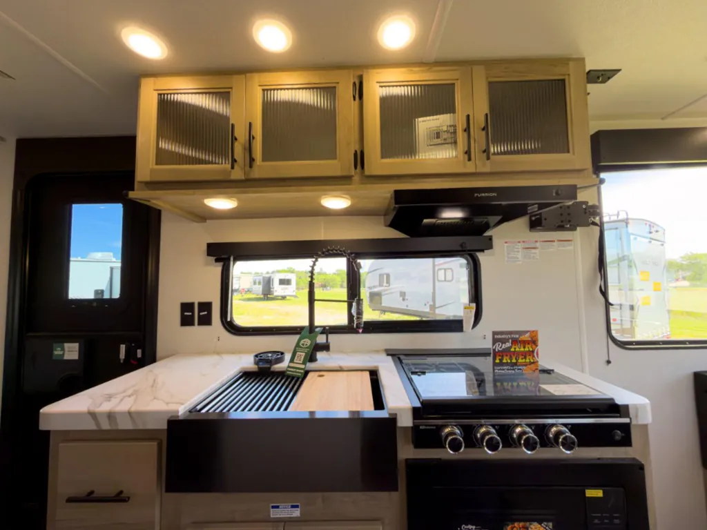 2027 Forest River Cherokee Grey Wolf 20RDSE, Photos photo 20